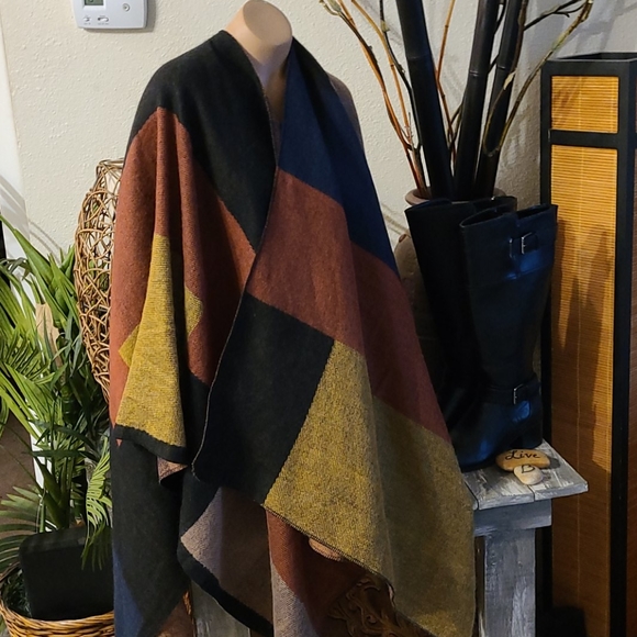 EARTH TONE CAPE NEW WITHOUT TAG. - Picture 10 of 14